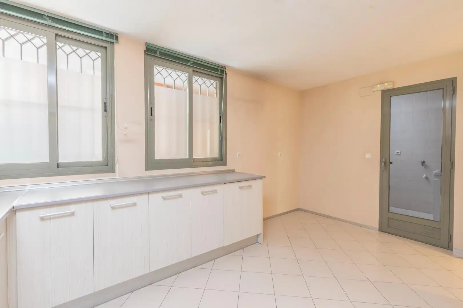 Kitchen of Flat for sale in Granada  with Air Conditioner and Heating