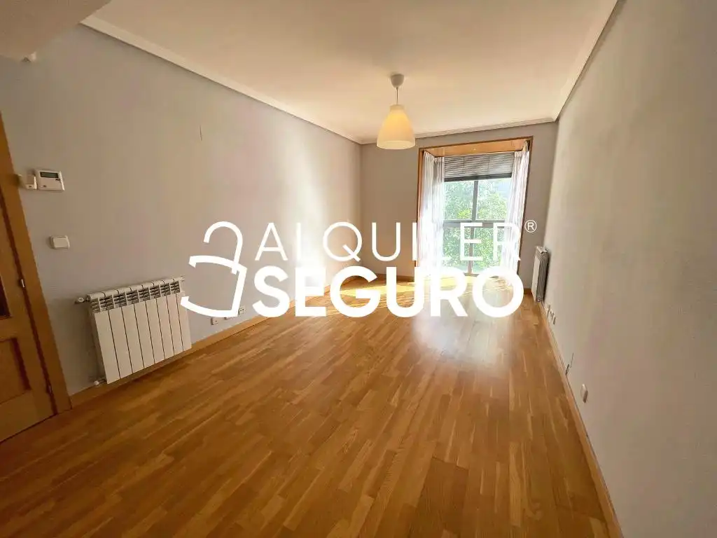 Flat for rent in de José Arcones Gil, Pueblo Nuevo