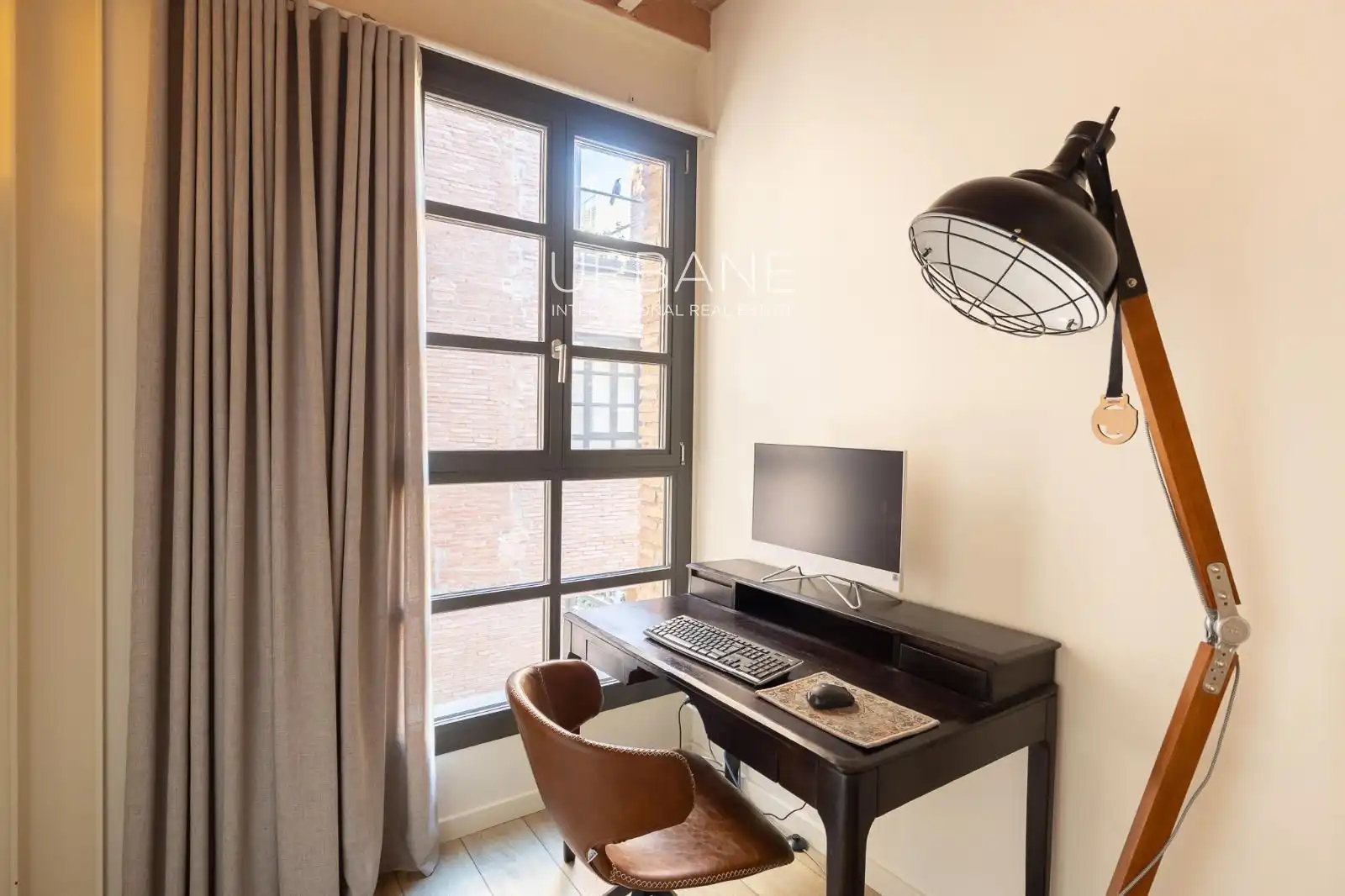 Schlafzimmer von Wohnung zum Verkauf in Barcelona mit Klimaanlage, Heizung und Terrasse