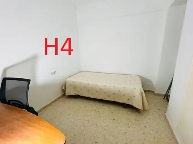 Schlafzimmer von Wohnung zur untervermieten in Granada mit Möbliert und Balkon