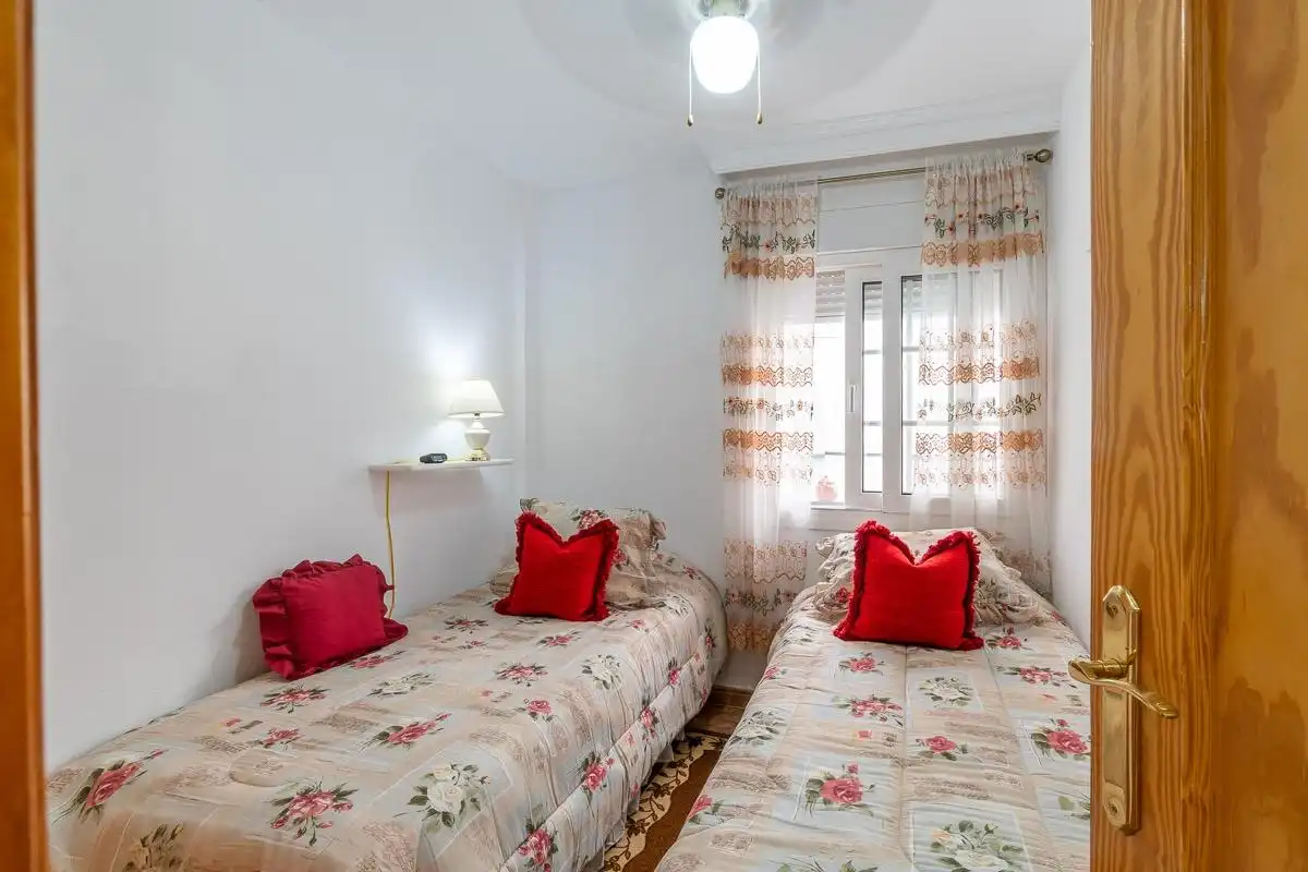 Habitación de Casa o chalet en venta en Orihuela con Aire acondicionado, Jardín privado y Trastero