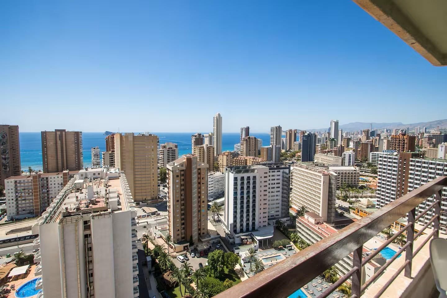Vista exterior de Apartament de lloguer en Benidorm amb Terrassa, Moblat i Balcó