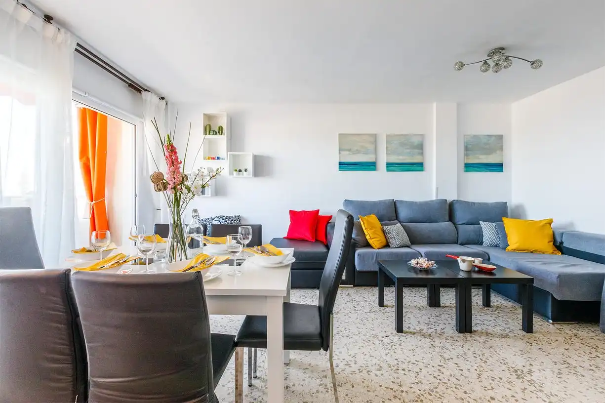 Living room of Flat for sale in Vélez-Málaga  with Air Conditioner, Terrace and Storage room