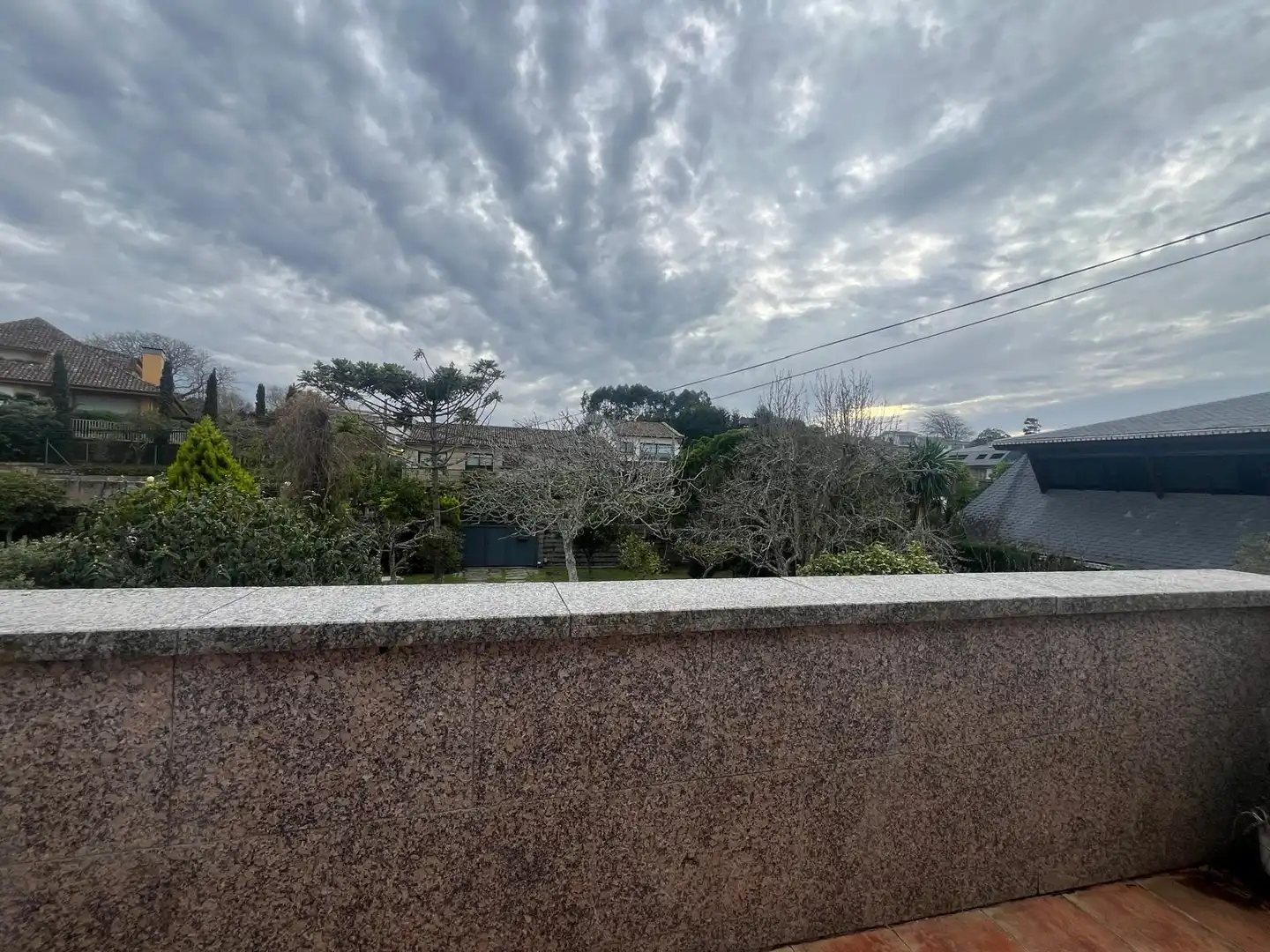 Vista exterior de Casa o xalet en venda en Vigo  amb Jardí privat, Terrassa i Traster