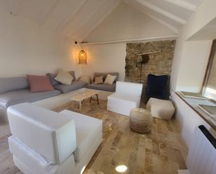 Living room of House or chalet for sale in Castellar de la Frontera  with Parquet flooring and Swimming Pool