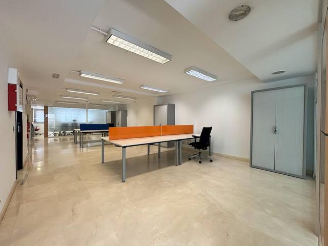 Oficina en Venta en Calle Calle Pintor Lorenzo Casanova, 62 en Ensanche - Diputación