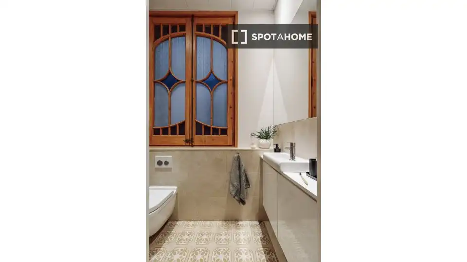 Bany de Apartament per a compartir en Barcelona amb Aire condicionat, Terrassa i Moblat