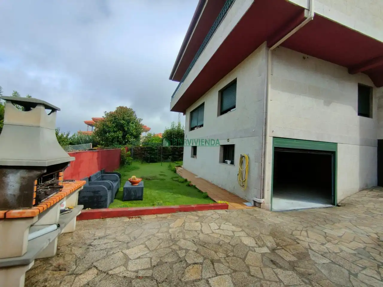 Vista exterior de Casa o xalet de lloguer en Redondela amb Calefacció, Jardí privat i Moblat