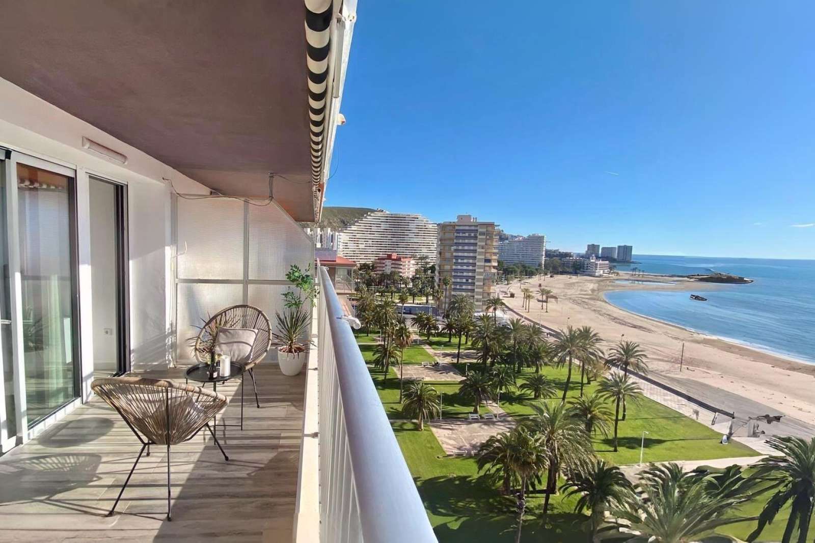 Habitación de Estudio para compartir en Cullera con Aire acondicionado, Calefacción y Terraza