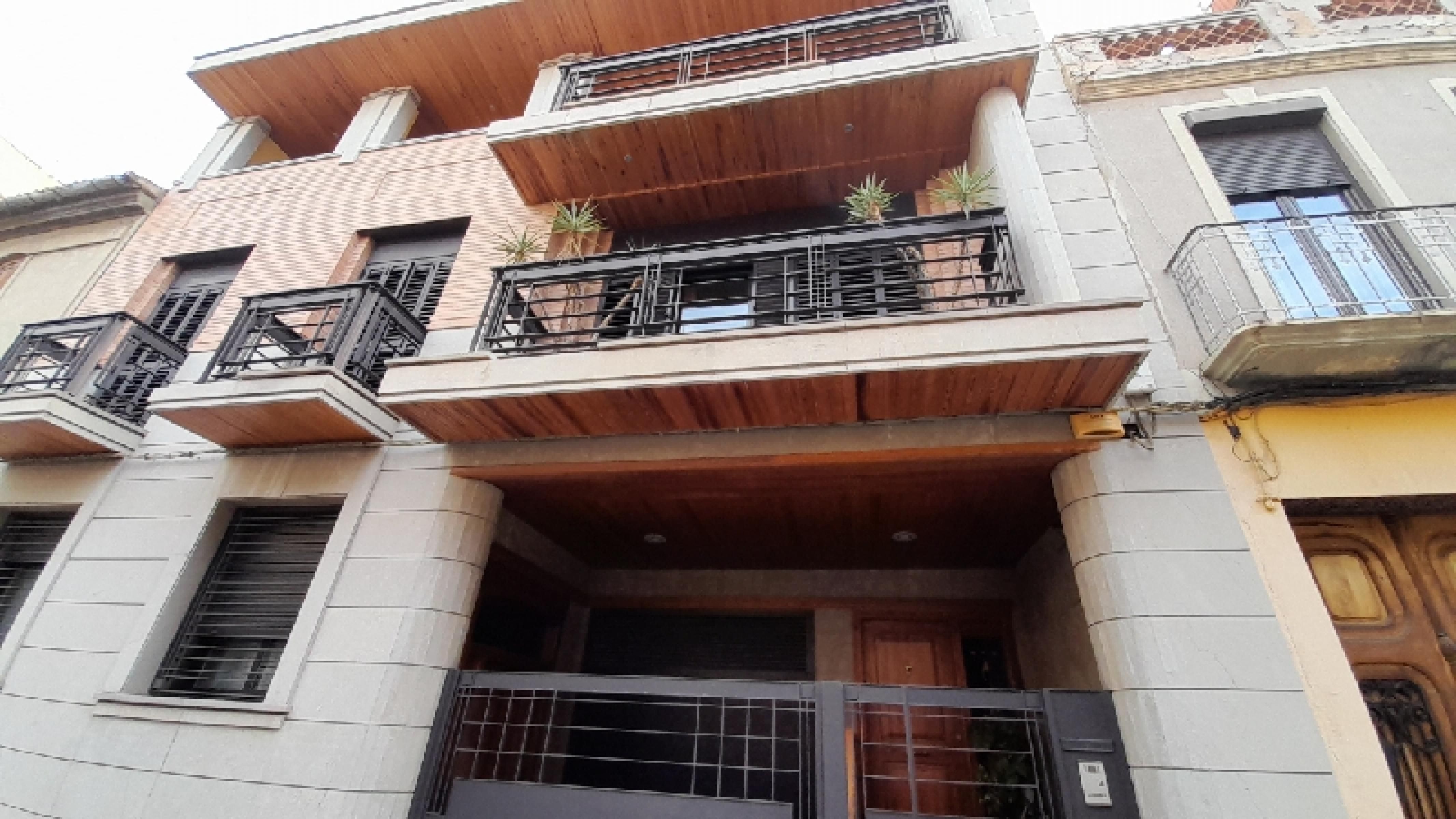 Vista exterior de Casa adosada en venda en Benetússer amb Calefacció i Parquet