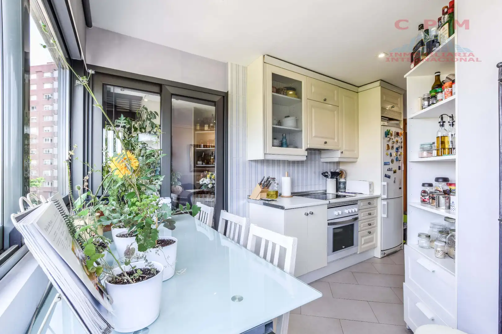 Küche von Wohnung zur Miete in Madrid mit Klimaanlage, Heizung und Ofen