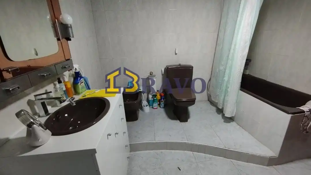 Bany de Casa o xalet en venda en Valle de Losa amb Jardí privat i Terrassa