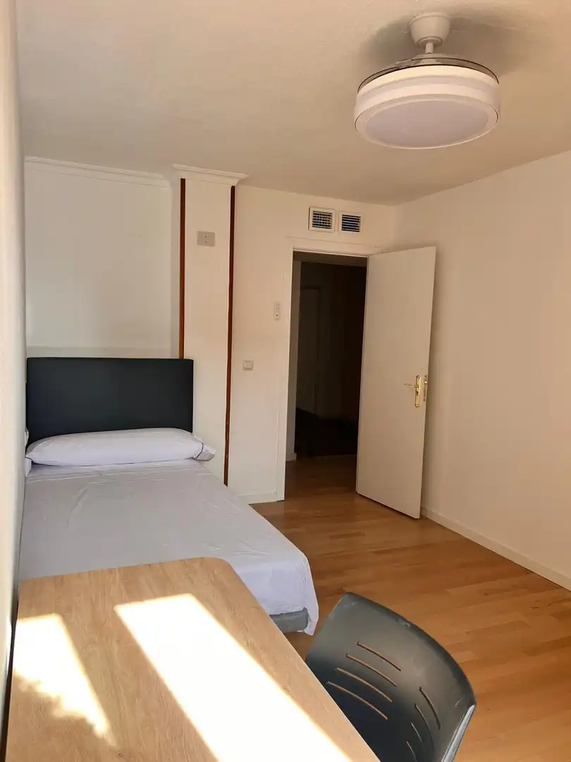 Schlafzimmer von Wohnung zur untervermieten in Murcia mit Klimaanlage, Heizung und Möbliert