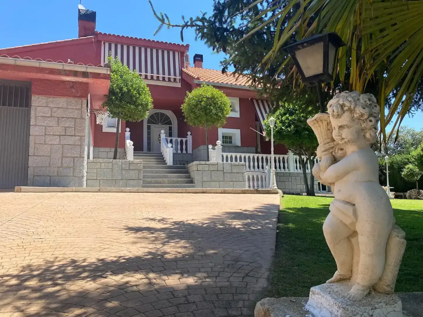 Vista exterior de Casa o xalet en venda en Pino Alto - Navarredonda
