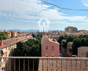 Vista exterior de Àtic en venda en Salt amb Terrassa