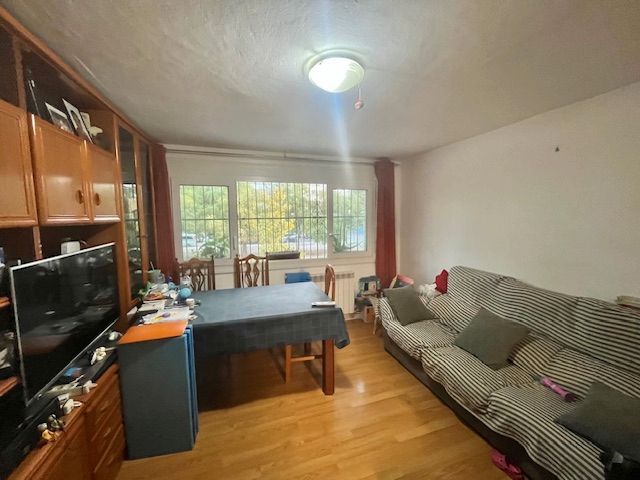 Sala d'estar de Pis en venda en L'Hospitalet de Llobregat amb Calefacció, Parquet i Forn