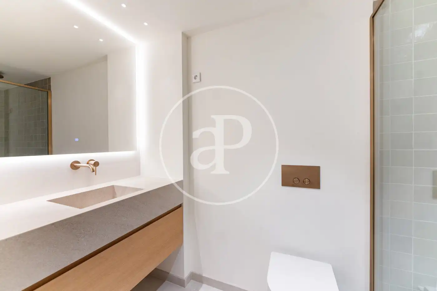 Baño de Piso en venta en  Palma de Mallorca con Aire acondicionado, Calefacción y Jardín privado