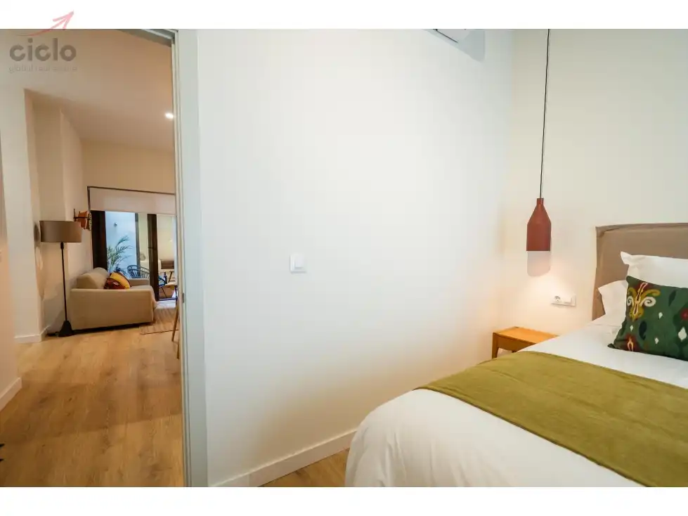 Habitación de Piso de alquiler en Sevilla con Terraza, Piscina y Amueblado