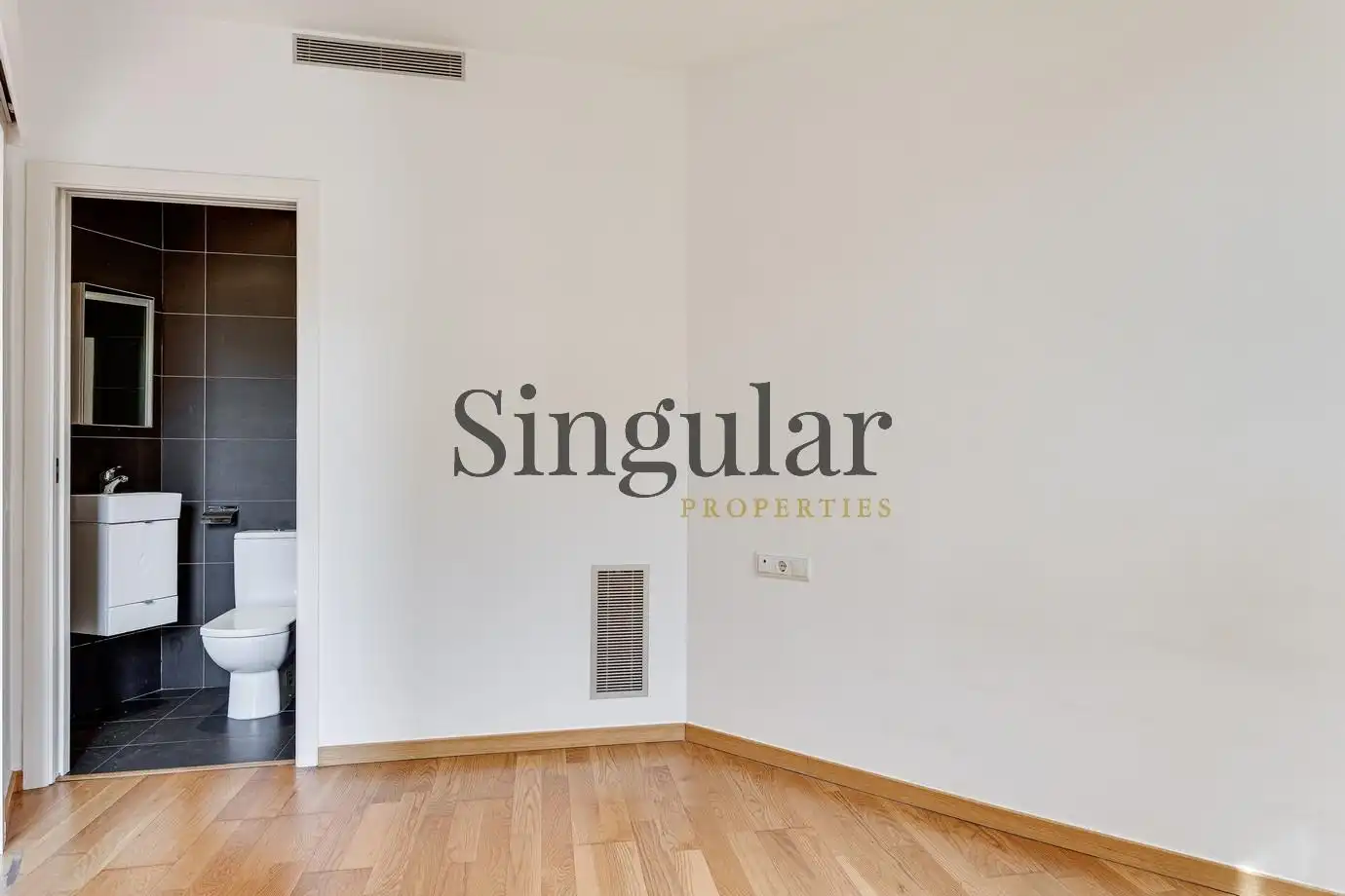Habitación de Piso en venta en Barcelona con Calefacción y Balcón