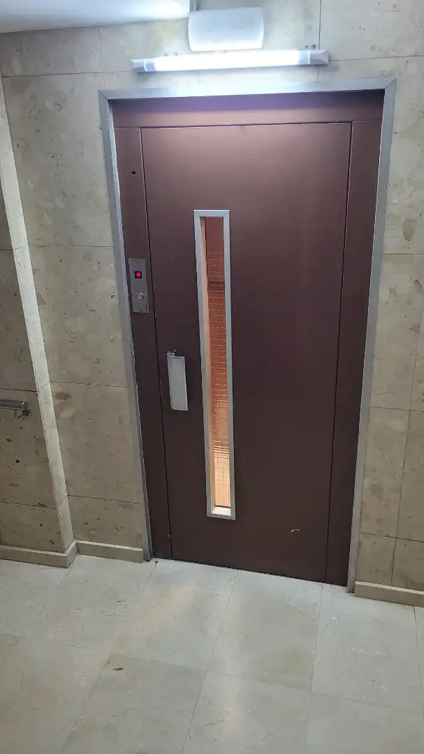 Wohnung zum Verkauf in Barcelona mit Klimaanlage und Ofen