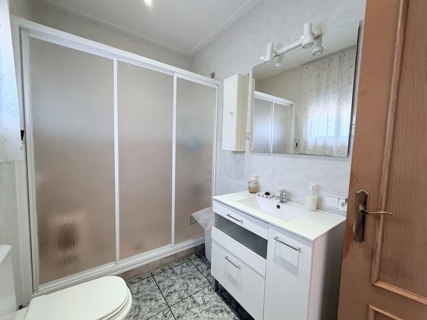 Bathroom of Houses for sale in Terrassa  with Air Conditioner, Heating and Private garden