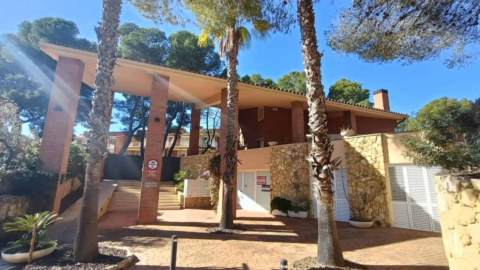 Vista exterior de Local en venda en Tarragona