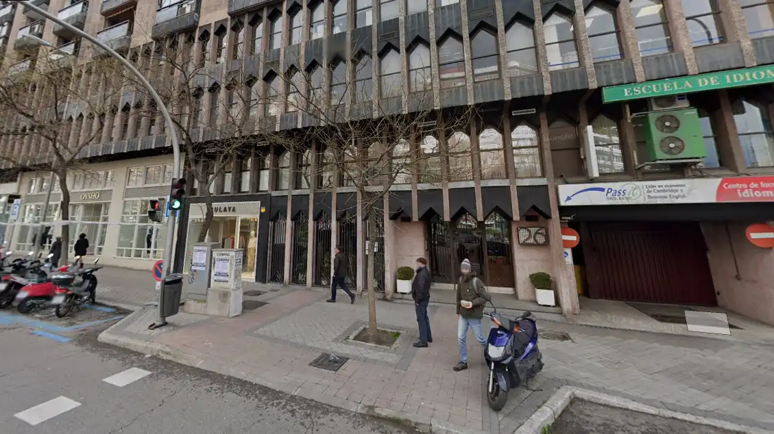 Business premises for sale in Paseo de La Habana, imagen 2