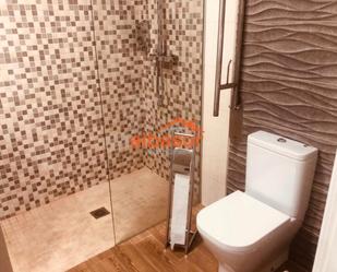Bany de Apartament de lloguer en  Córdoba Capital amb Aire condicionat, Calefacció i Moblat
