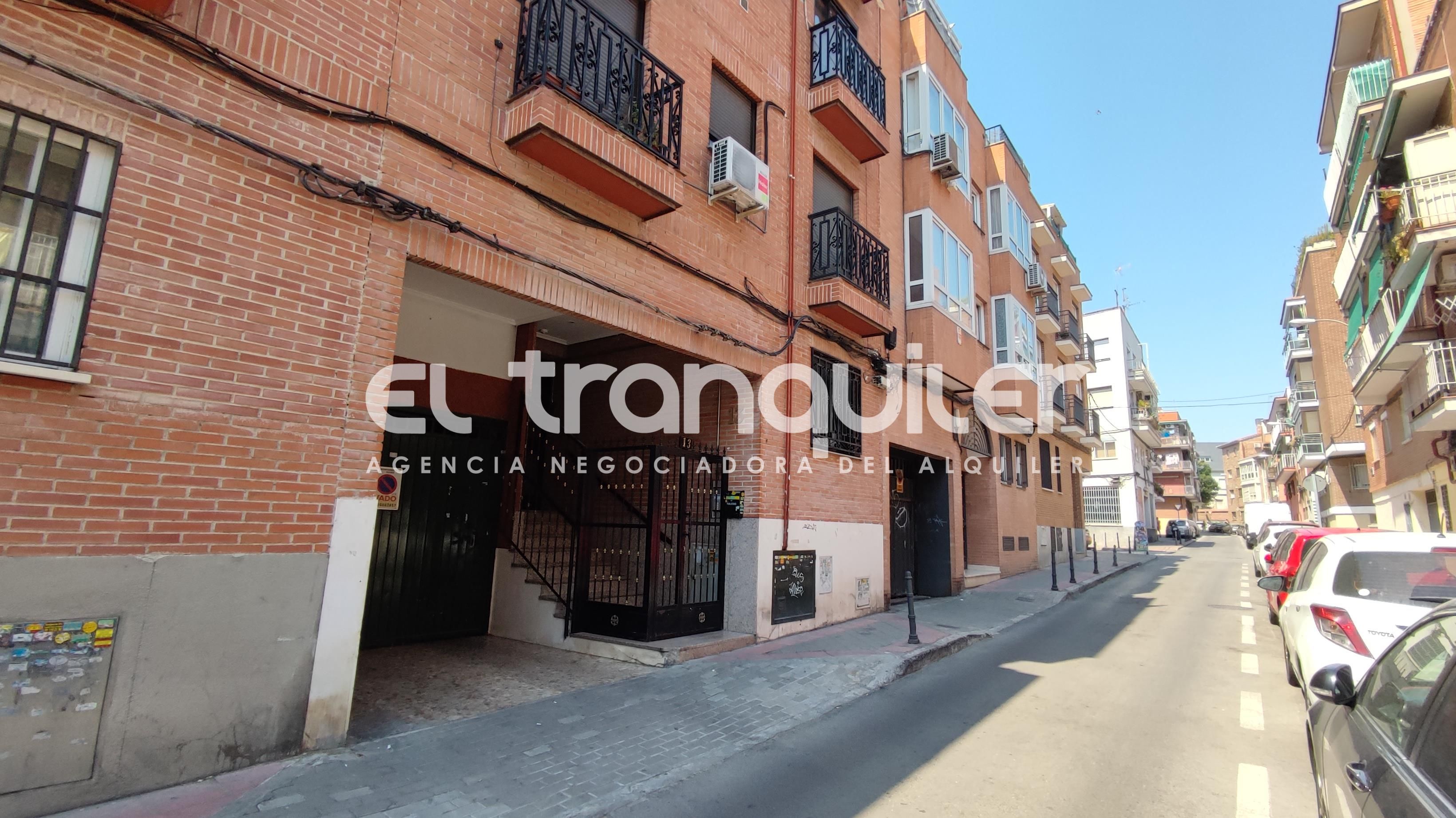 Exterior view of Attic to rent in  Madrid Capital  with Air Conditioner, Furnished and Washing machine