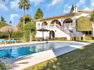 Casa con piscina en venta en San Pedro de Alcántara