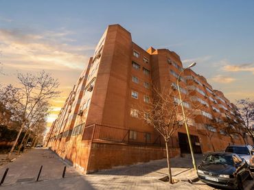 Pis amb jardí en venda a Calle la Cenicienta