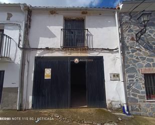 Vista exterior de Casa o xalet en venda en Alcántara amb Jardí privat i Terrassa