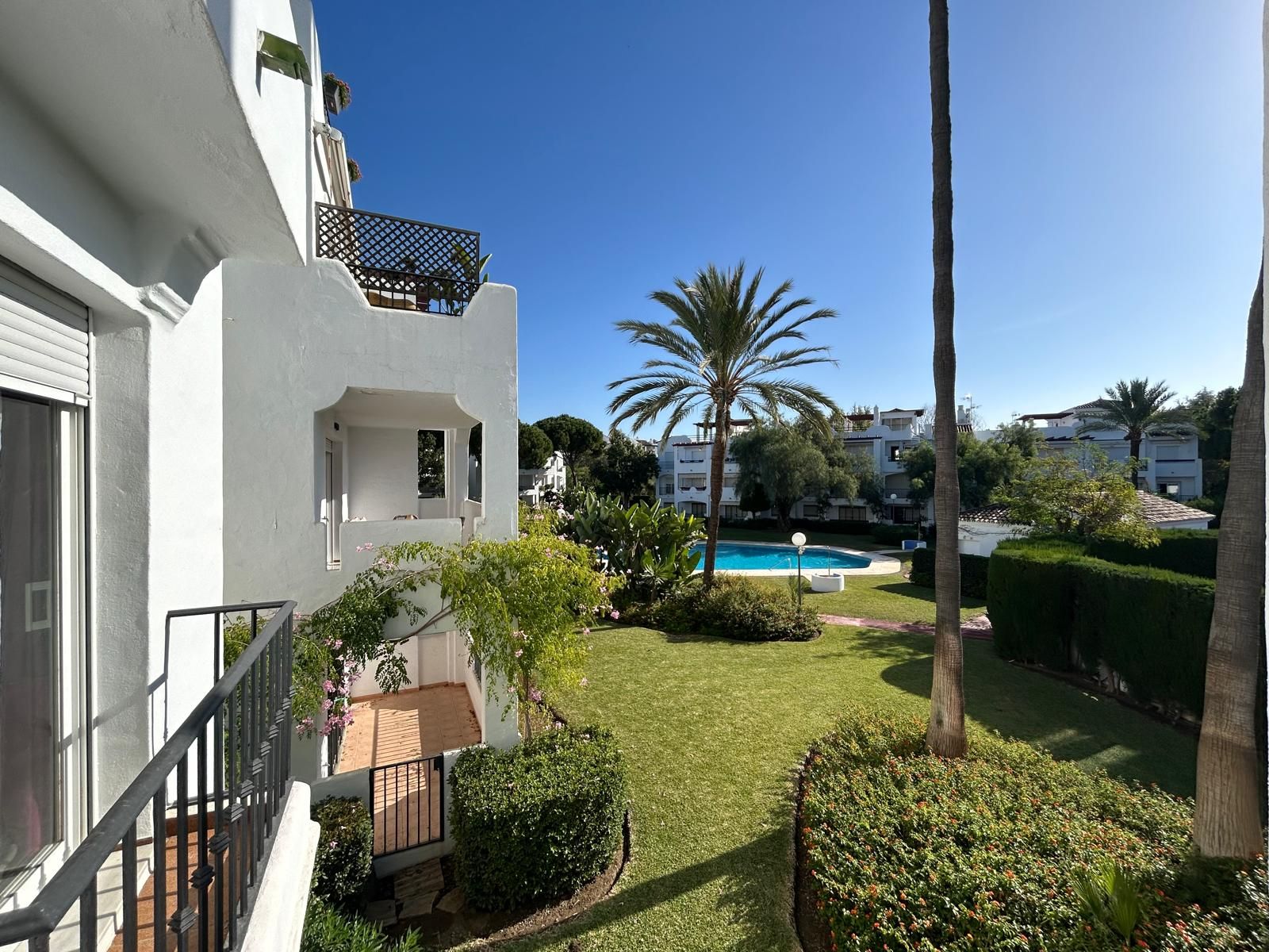 Jardín de Piso en venta en Estepona con Aire acondicionado, Amueblado y Balcón