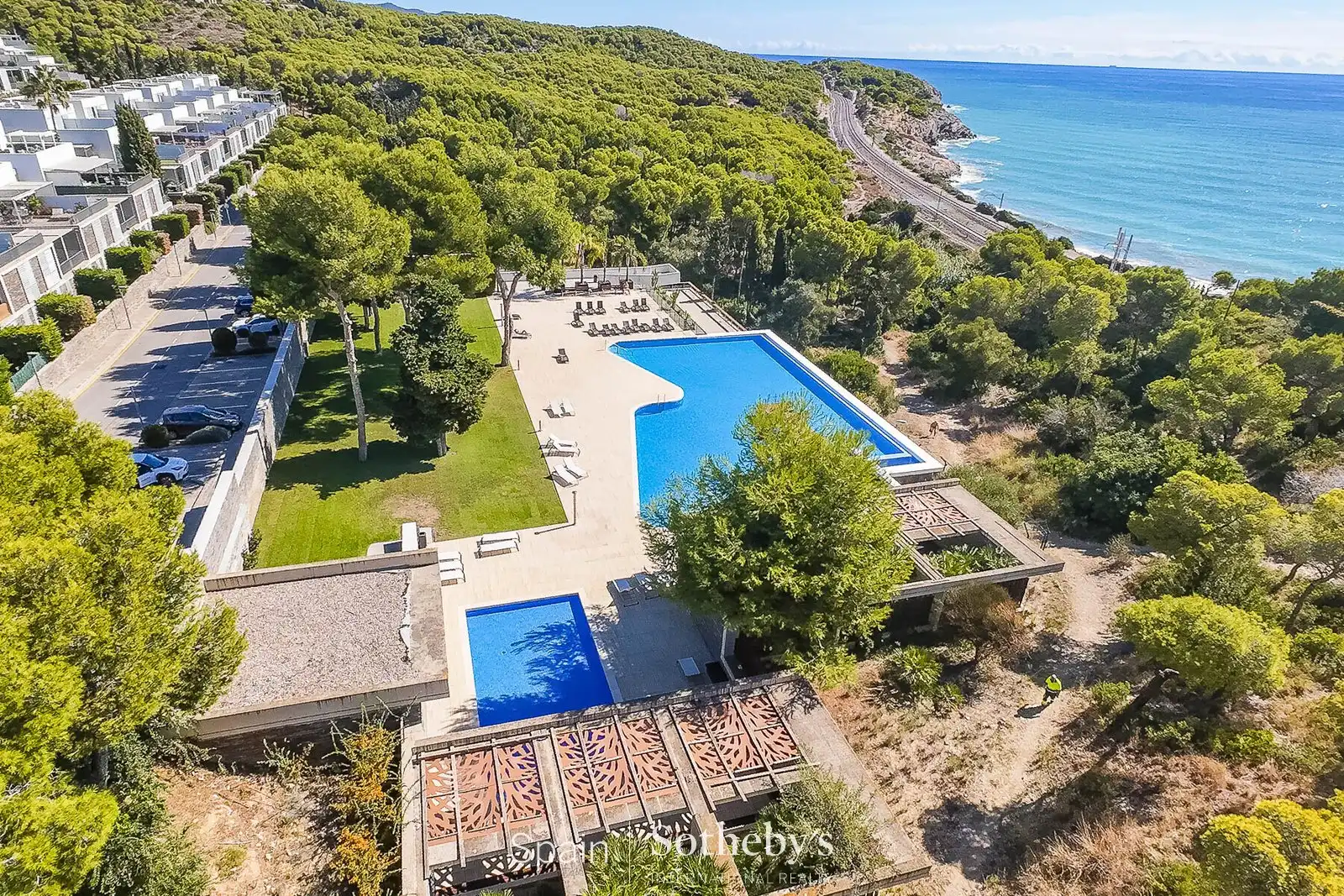 Schwimmbecken von Wohnungen zum Verkauf in Sant Pere de Ribes mit Klimaanlage, Privatgarten und Terrasse