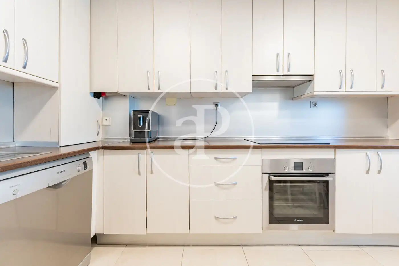 Cocina de Casa adosada en venta en Madrid con Aire acondicionado, Calefacción y Jardín privado