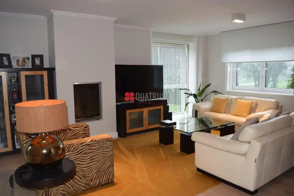 Living room of Houses for sale in Santiago de Compostela   with Heating, Private garden and Storage room