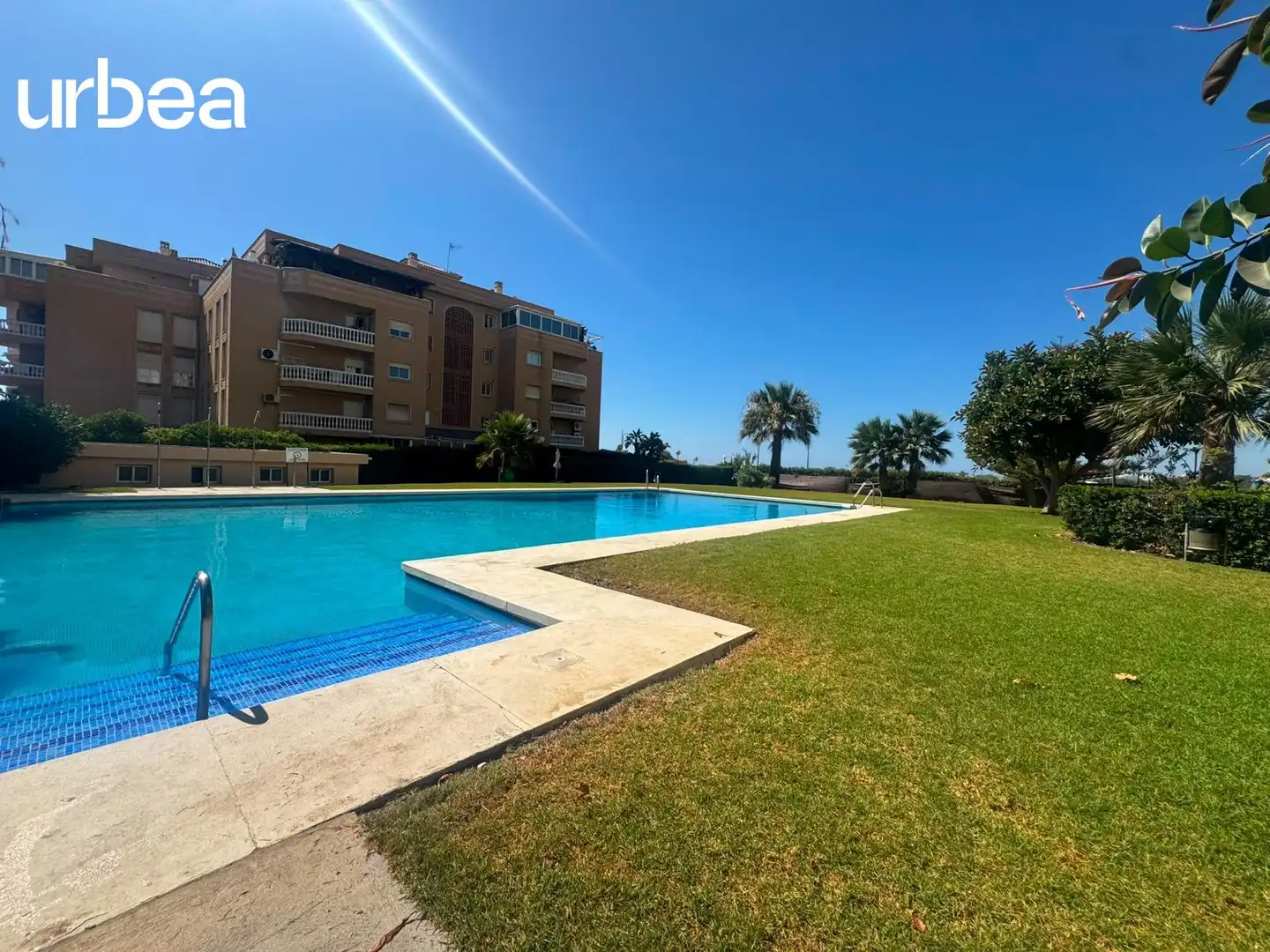 Piscina de Apartament de lloguer en Málaga amb Piscina comunitària