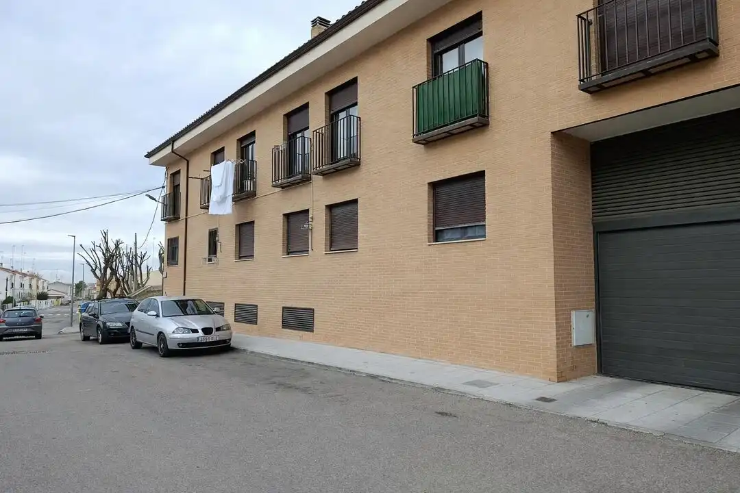 Außenansicht von Garage zum Verkauf in Esquivias