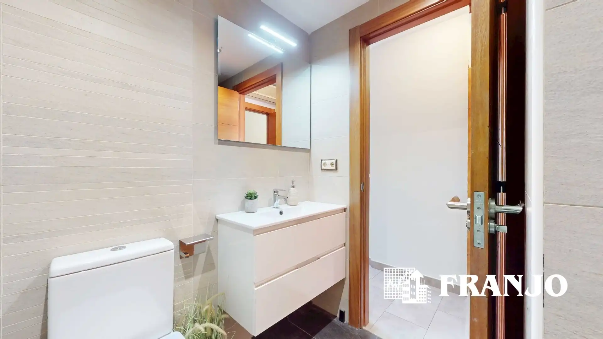 Badezimmer von Dachboden zum Verkauf in Sabadell mit Heizung, Terrasse und Schwimmbad