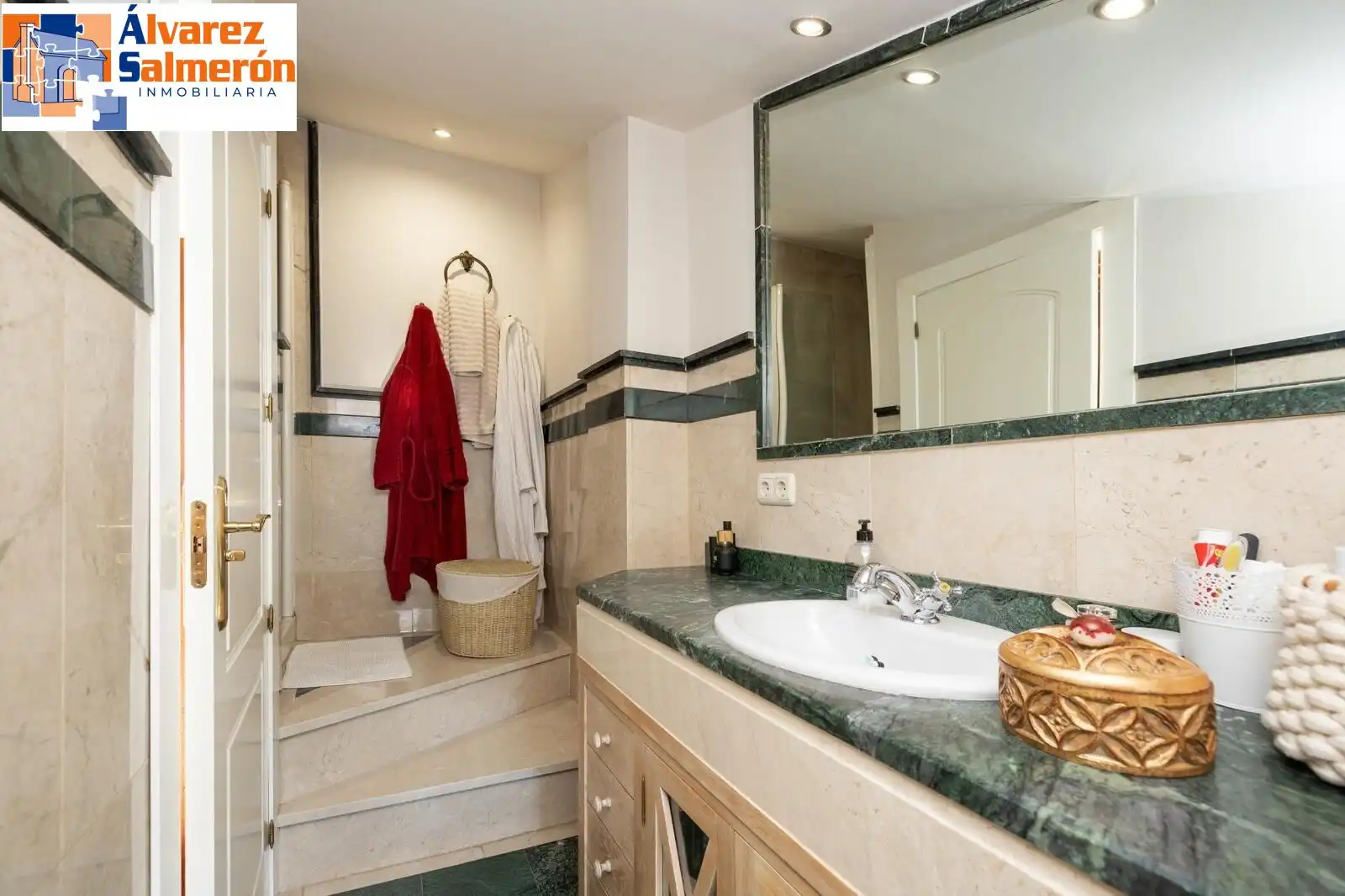 Baño de Casa adosada en venta en Granada con Aire acondicionado, Calefacción y Terraza