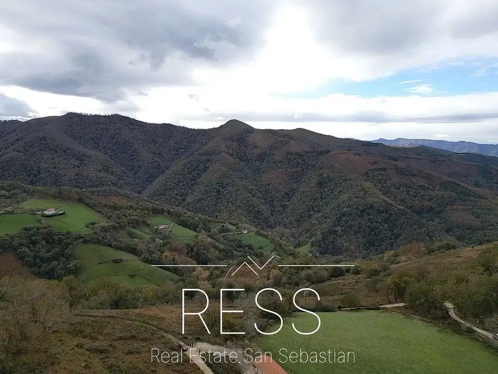 Vista exterior de Casa o xalet en venda en Etxalar amb Jardí privat, Terrassa i Balcó