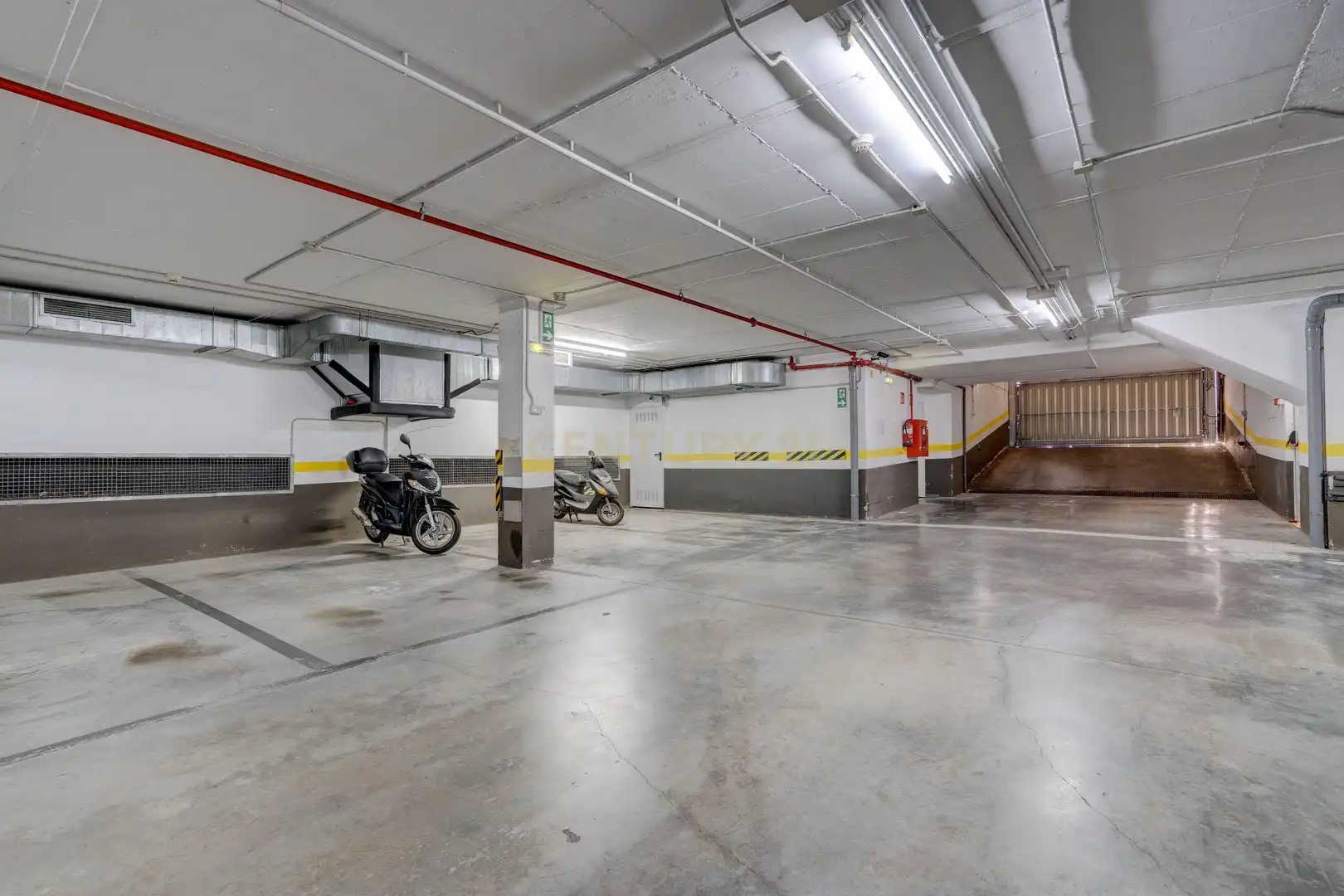Parking de Dúplex en venta en Irun  con Trastero, Horno y Lavadora