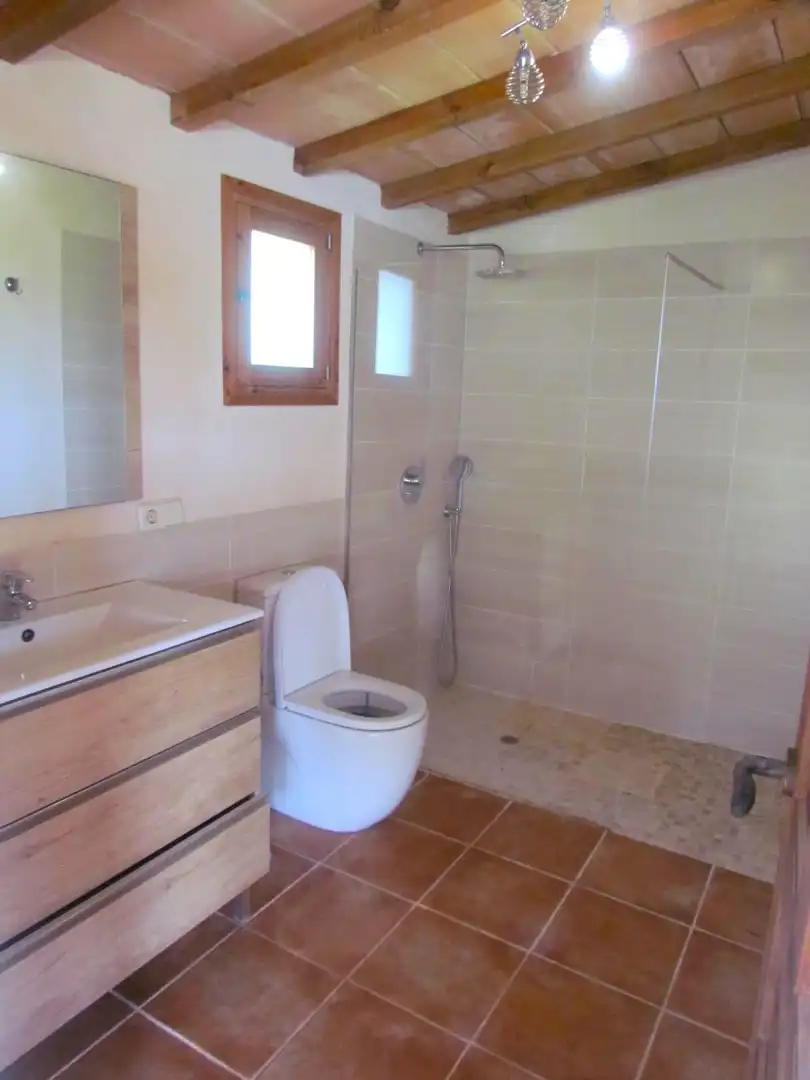 Baño de Finca rústica de alquiler en Santa Eugènia con Aire acondicionado, Jardín privado y Terraza