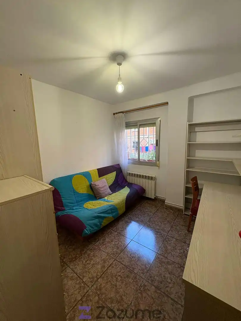 Habitación de Piso de alquiler en Zaragoza con Aire acondicionado, Calefacción y Amueblado