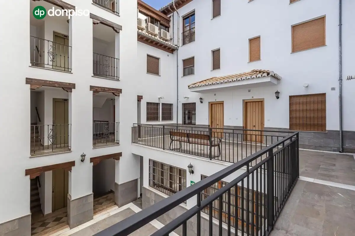 Vista exterior de Dúplex en venda en Granada amb Aire condicionat i Calefacció