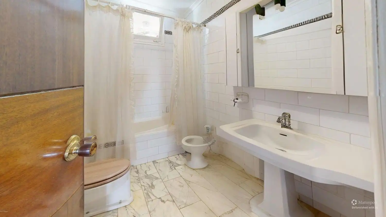 Bathroom of Flat for sale in Sevilla  with Air Conditioner, Terrace and Storage room