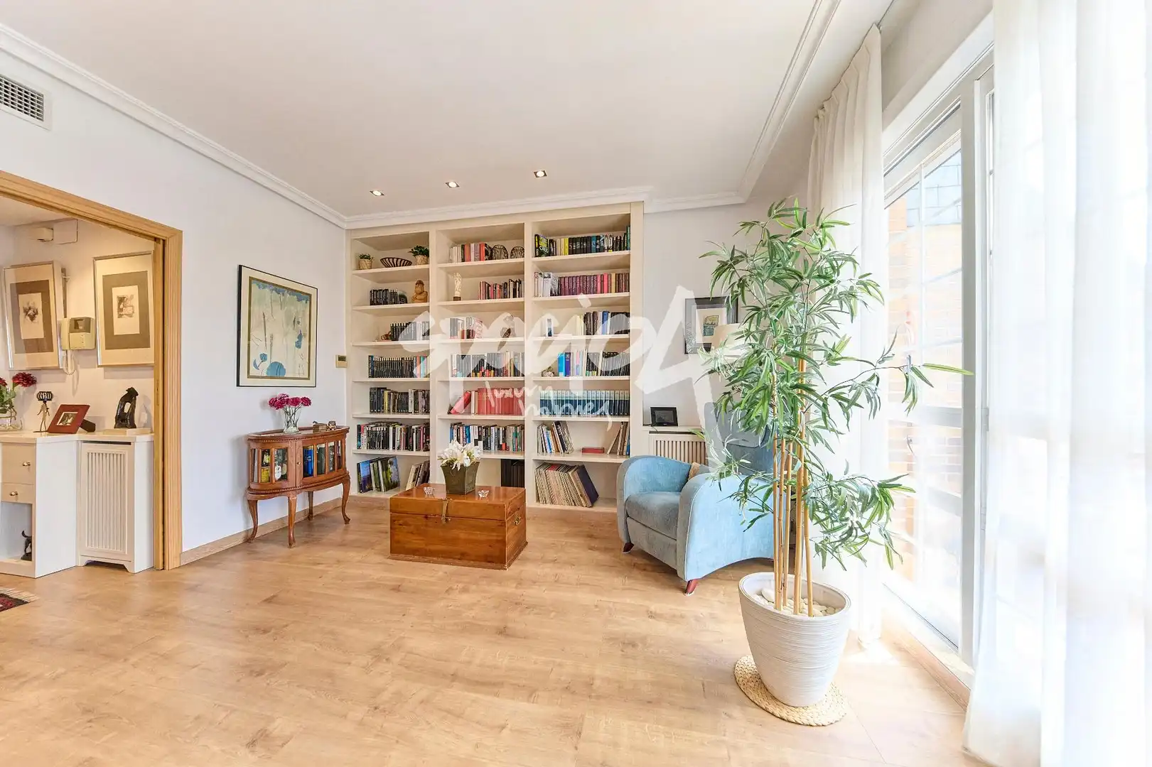 Wohnzimmer von Dachboden zum Verkauf in Majadahonda mit Heizung, Terrasse und Abstellraum