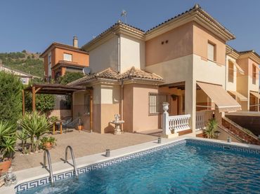 Casa pareada con piscina en venta en Camino de Albarrate 19