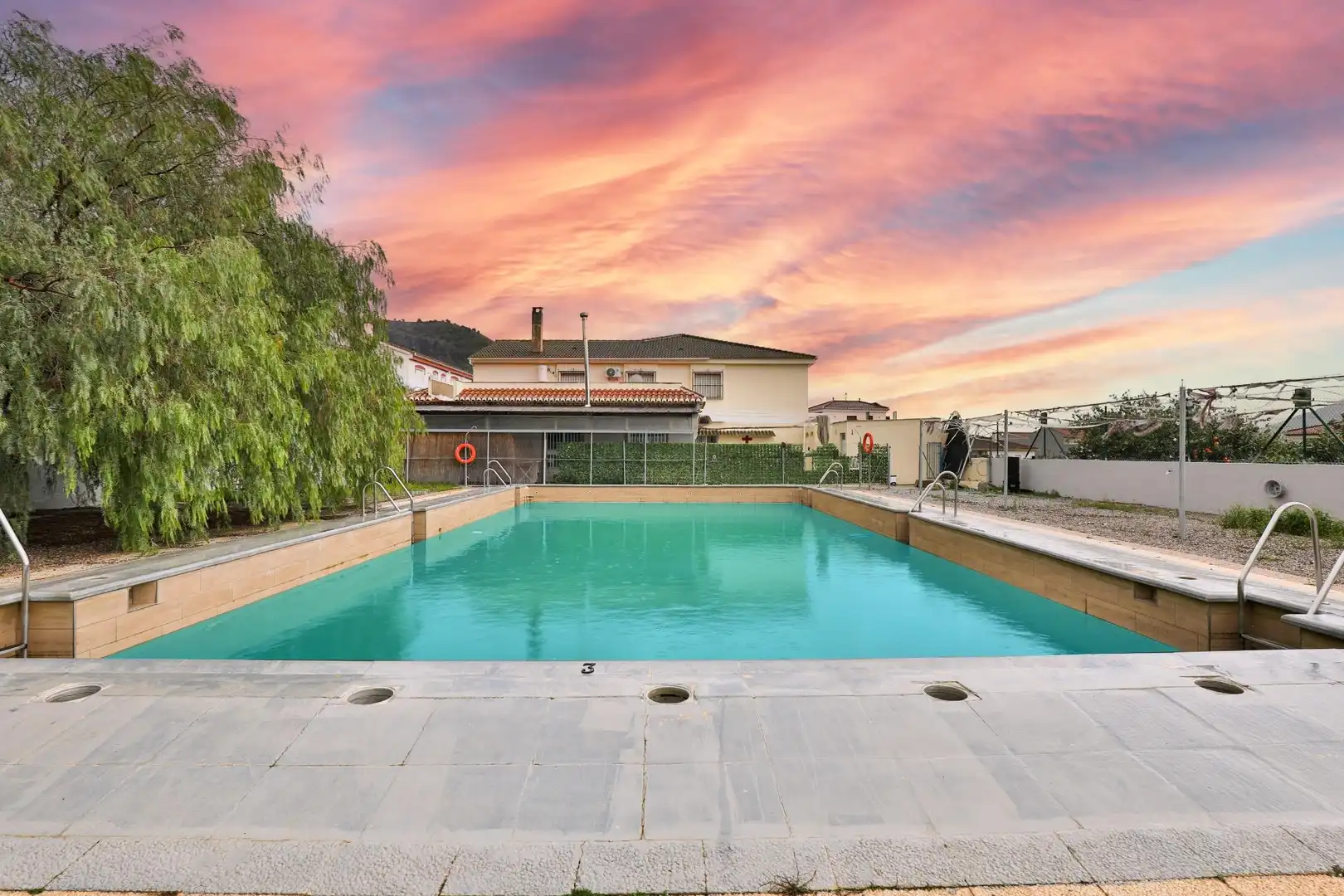 Swimming pool of Houses for sale in Lecrín