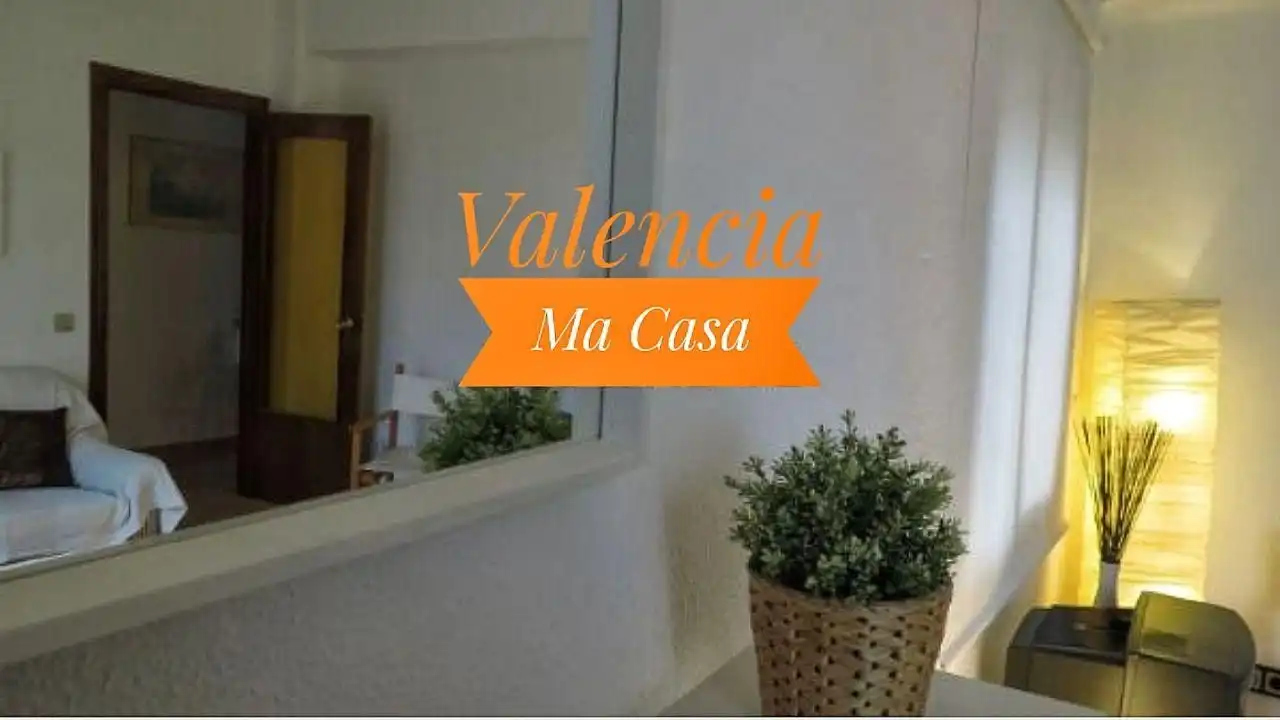Schlafzimmer von Dachboden zur Miete in Valencia mit Klimaanlage, Heizung und Terrasse